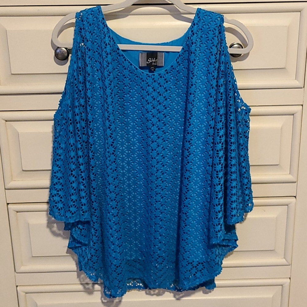 CLEARANCE /Make an offer! Slinky Brand Cold Shoulder top sz M